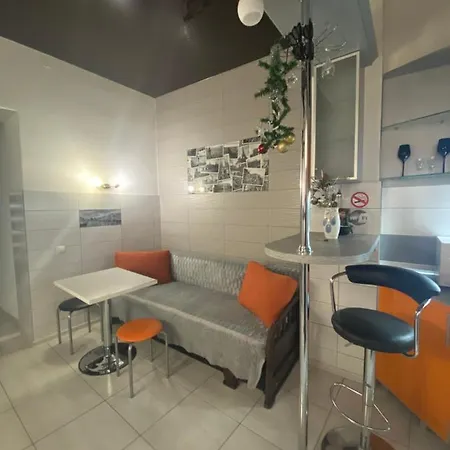 в центрі на куліша з двома спальнями Apartment Lviv
