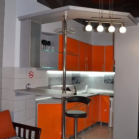 в центрі на куліша з двома спальнями Apartment Lviv